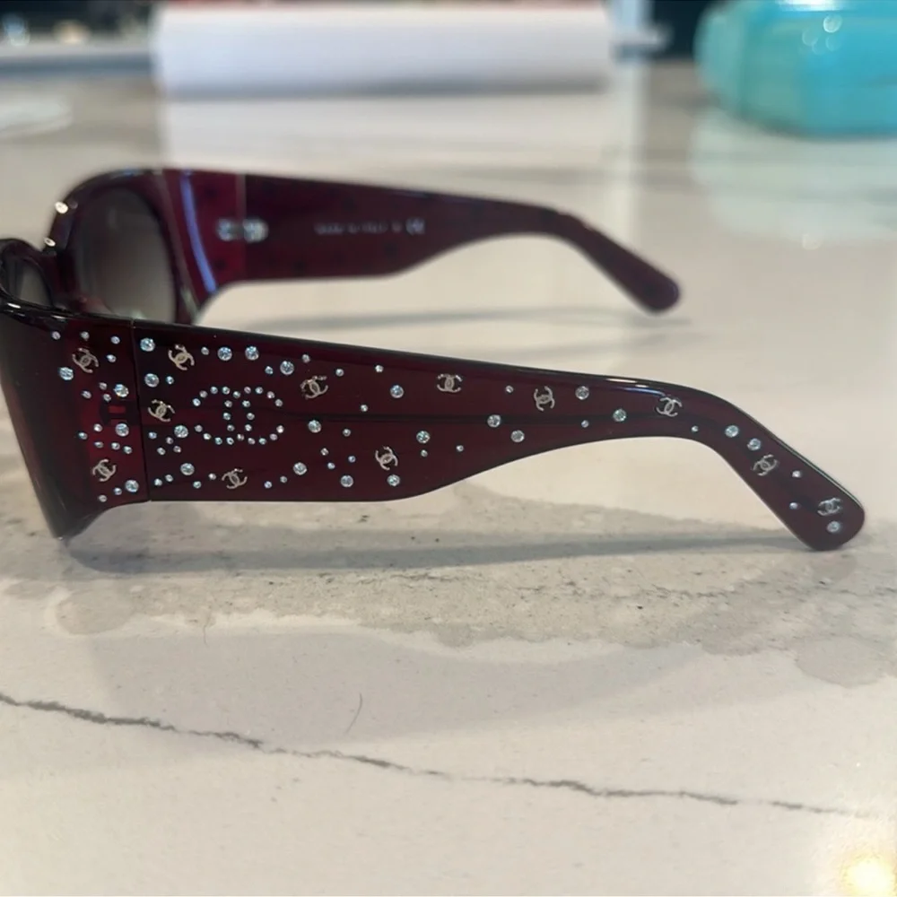 πCHANEL SWAROVSKI SUNGLASSES WITH CRYSTAL - Picture 2 of 10
